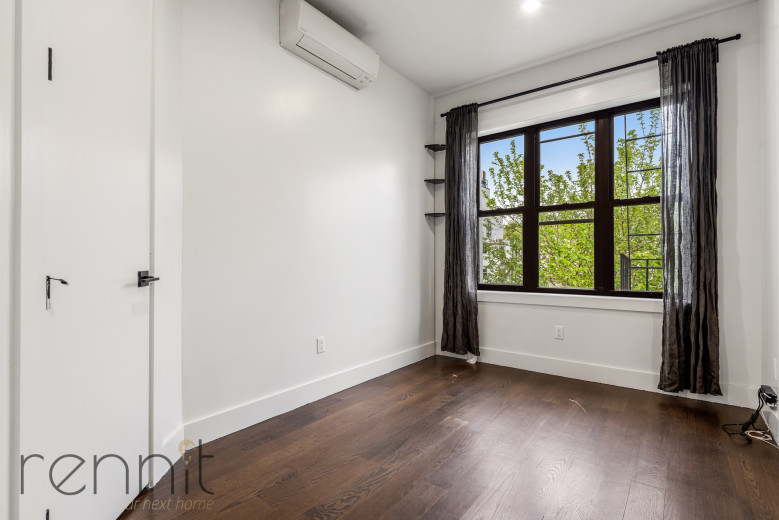 241 Devoe St, Apt 3L Image 9