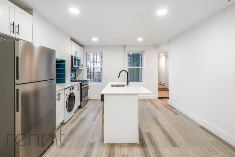 798 Lafayette Ave, Apt Garden-level Image 2