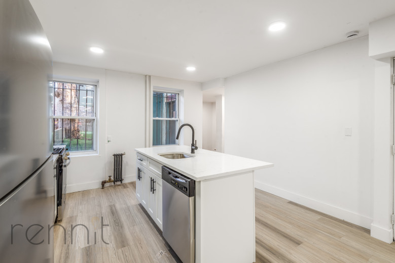 798 Lafayette Ave, Apt Garden-level Image 12