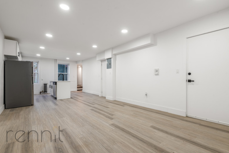 798 Lafayette Ave, Apt Garden-level Image 4