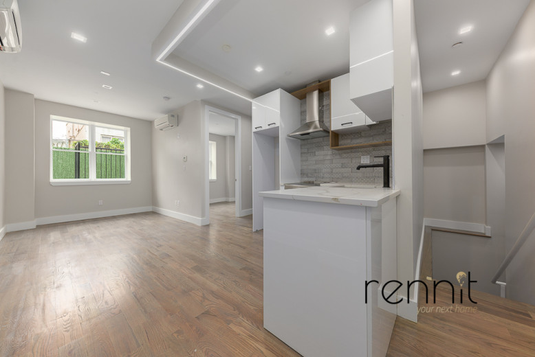 593 Rutland Rd, Apt 1R Image 1