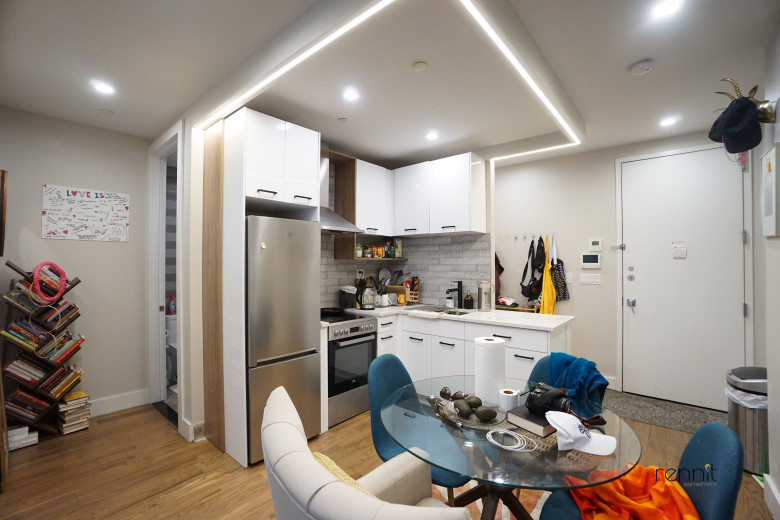 593 Rutland Rd, Apt 1R Image 14