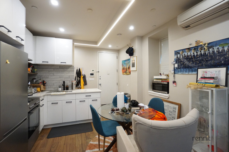 593 Rutland Rd, Apt 1R Image 16
