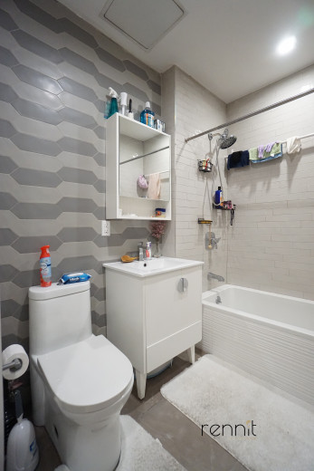 593 Rutland Rd, Apt 1R Image 19