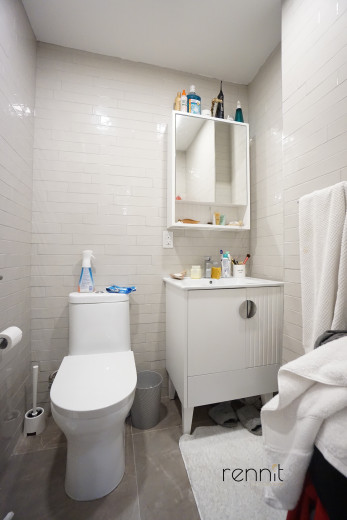 593 Rutland Rd, Apt 1R Image 20