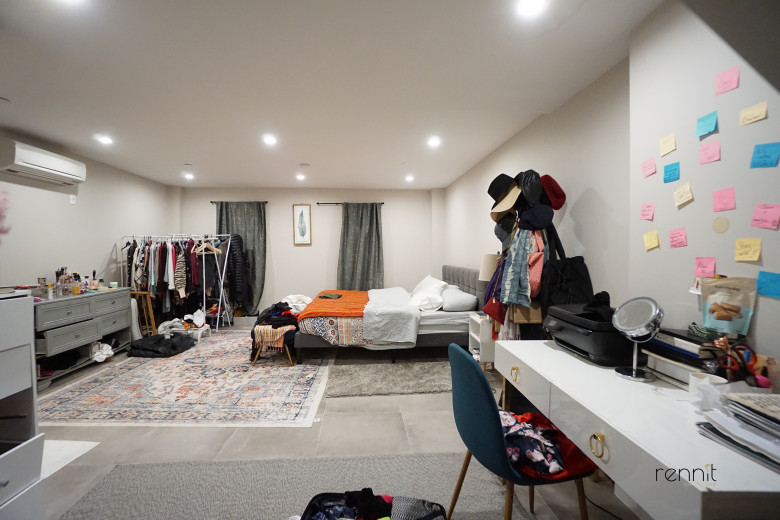 593 Rutland Rd, Apt 1R Image 21