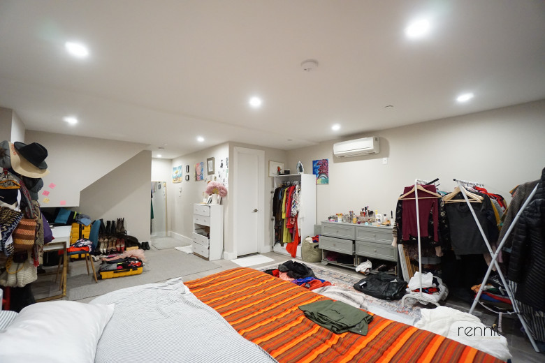 593 Rutland Rd, Apt 1R Image 23