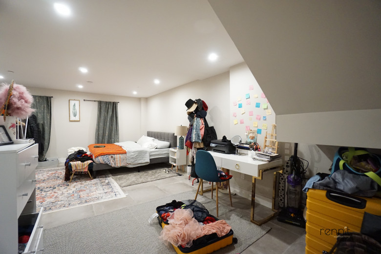 593 Rutland Rd, Apt 1R Image 24