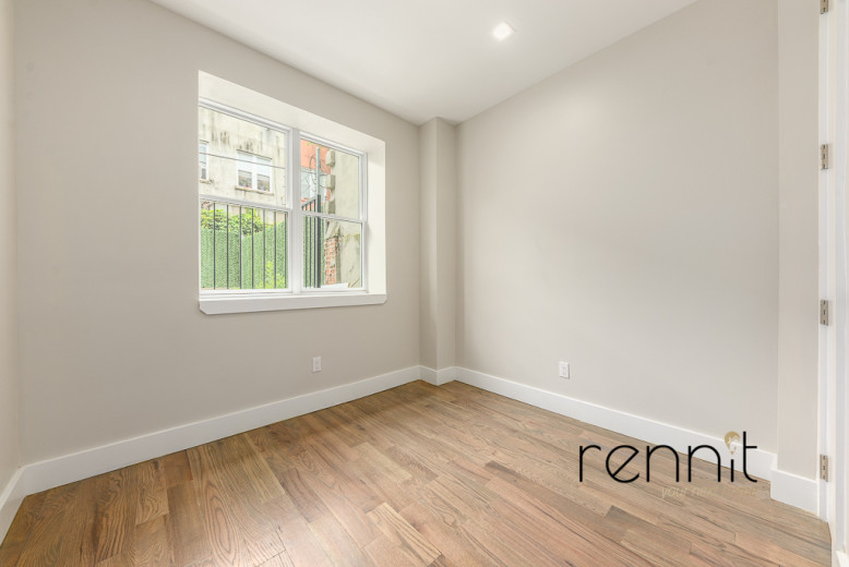 593 Rutland Rd, Apt 1R Image 4