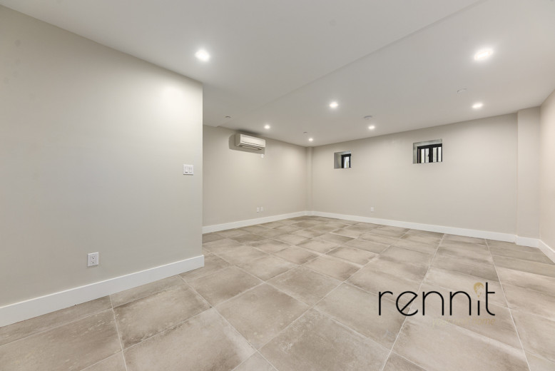 593 Rutland Rd, Apt 1R Image 6