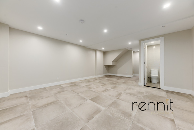 593 Rutland Rd, Apt 1R Image 7