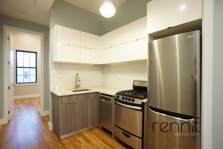 377 Manhattan Ave, Apt 3L Image 3