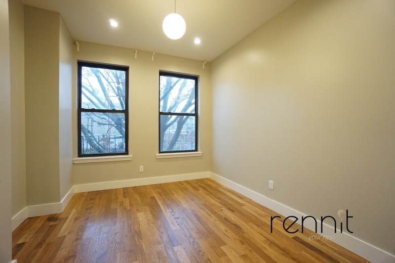 377 Manhattan Ave, Apt 3L Image 4