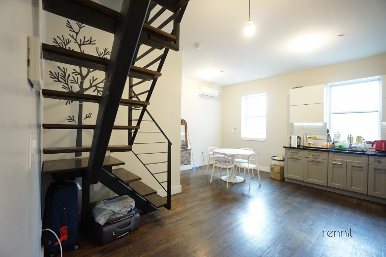 810 St Johns Pl, Apt 5 Image 3
