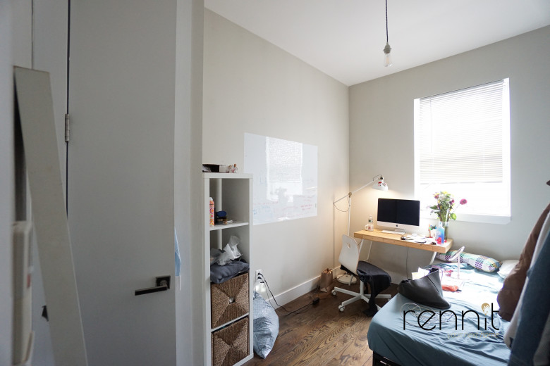 810 St Johns Pl, Apt 5 Image 8