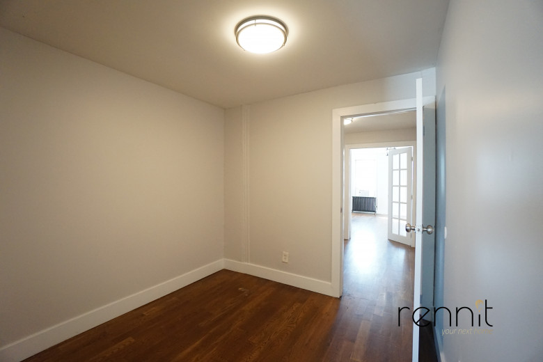 689 Park Ave, Apt 3R Image 3