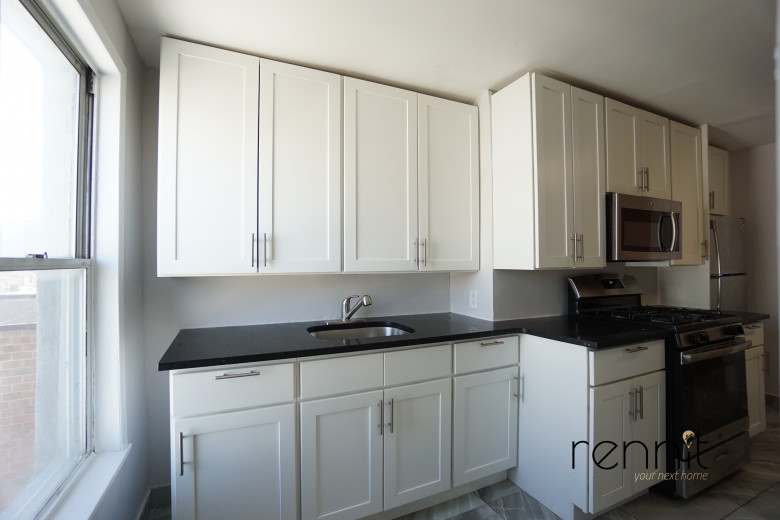 689 Park Ave, Apt 3R Image 7