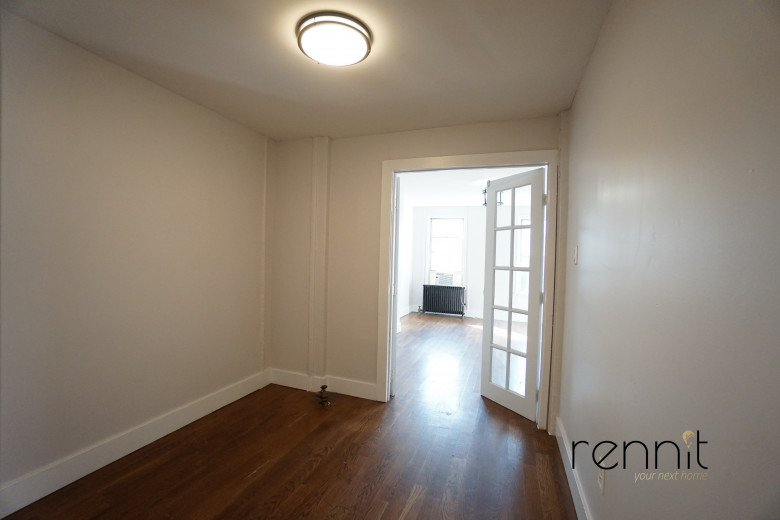 689 Park Ave, Apt 3R Image 9