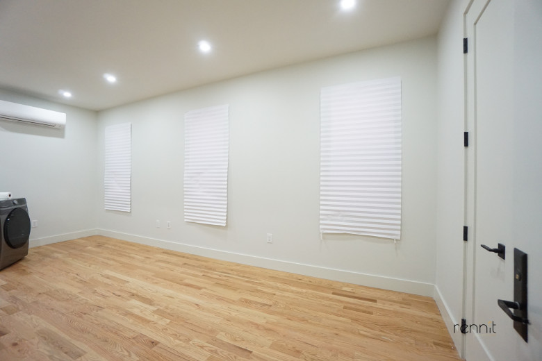 559 Fairview Ave, Apt 1 Image 2