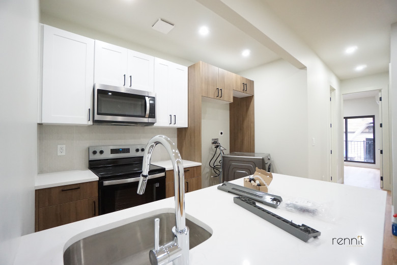 559 Fairview Ave, Apt 1 Image 3