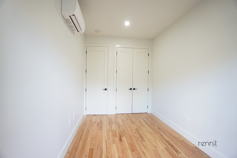 559 Fairview Ave, Apt 1 Image 7