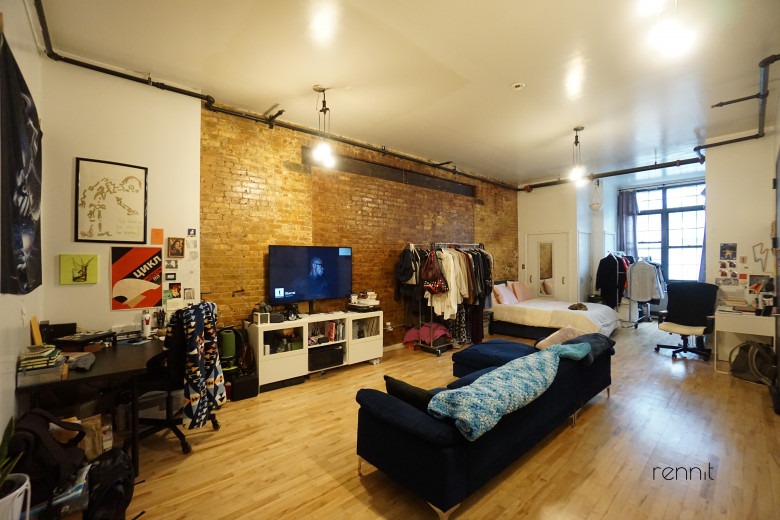 956 Hancock St, Apt 1R Image 1