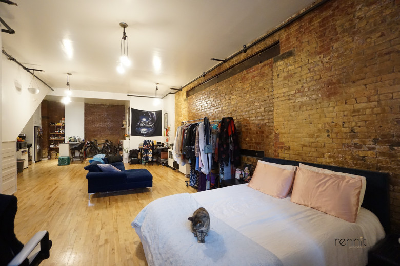 956 Hancock St, Apt 1R Image 2