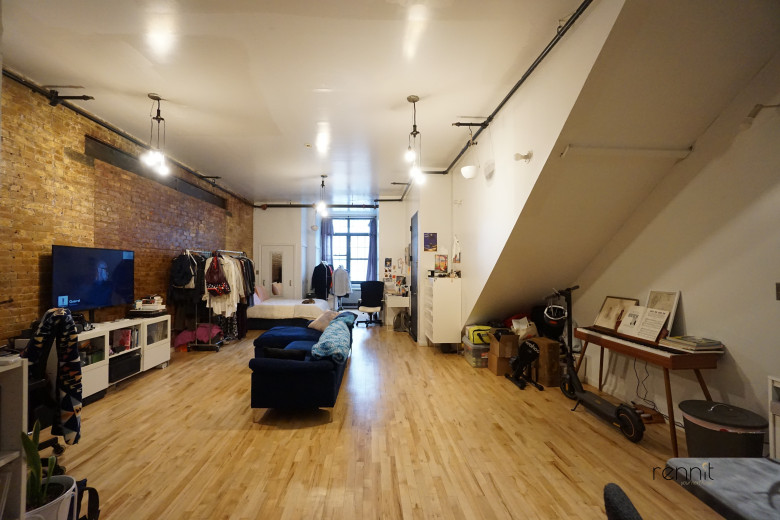 956 Hancock St, Apt 1R Image 3