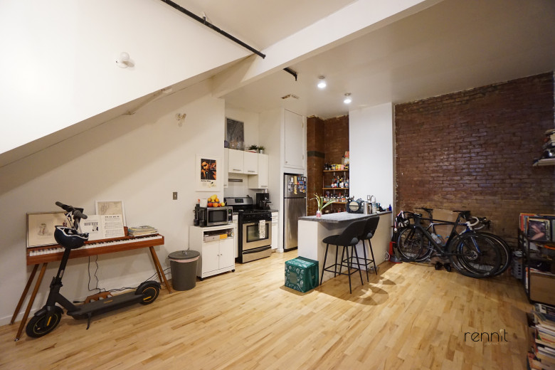 956 Hancock St, Apt 1R Image 4