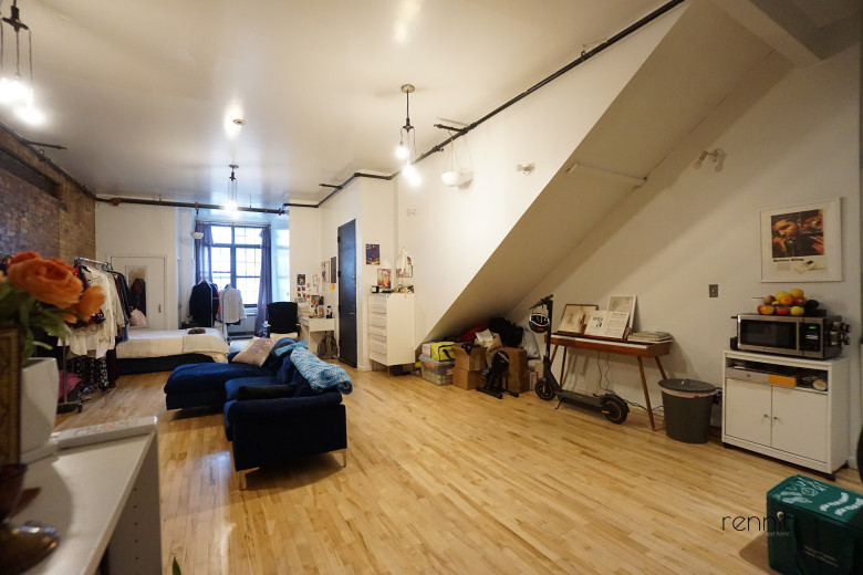 956 Hancock St, Apt 1R Image 5