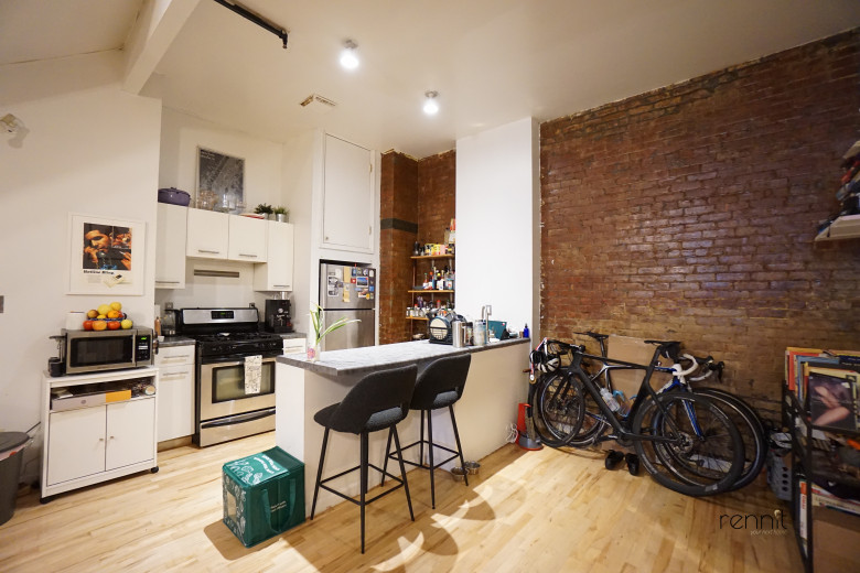 956 Hancock St, Apt 1R Image 6