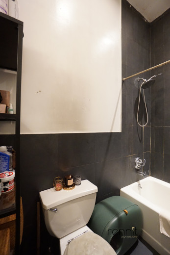 956 Hancock St, Apt 1R Image 8
