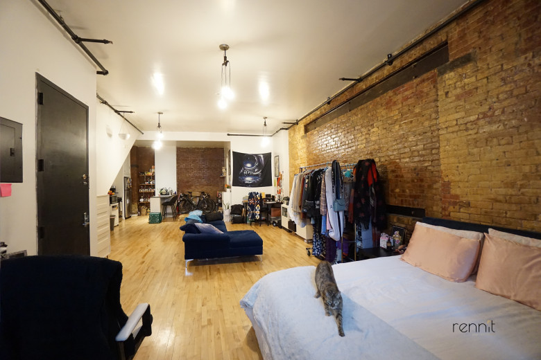 956 Hancock St, Apt 1R Image 9