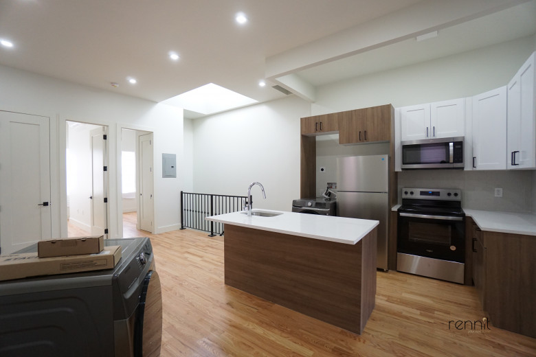 559 Fairview Ave, Apt 2 Image 3