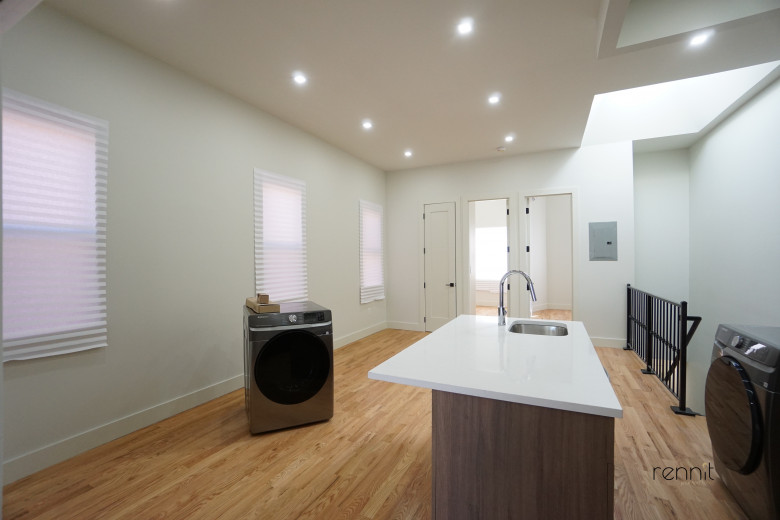559 Fairview Ave, Apt 2 Image 4
