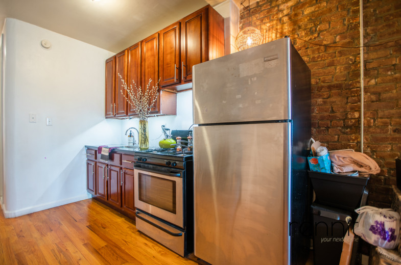 141 Thames St, Apt 4R Image 2
