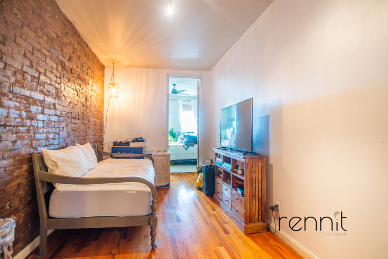 141 Thames St, Apt 4R Image 3