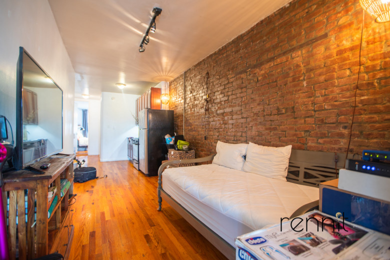 141 Thames St, Apt 4R Image 4