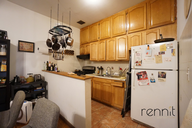 548 Hart St, Apt 1R Image 2