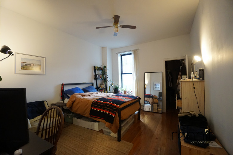 548 Hart St, Apt 1R Image 4