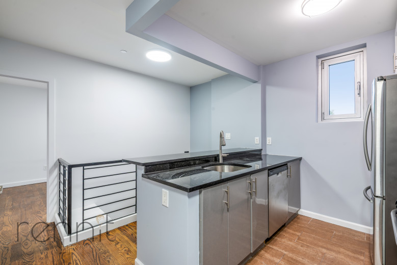 299 McGuinness Blvd, Apt 1A Image 3