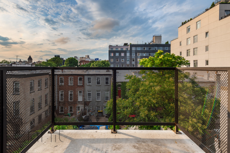 853 Lexington Ave, Apt 3D Image 2