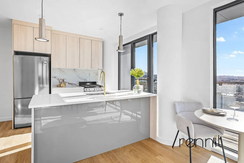 375 Dean St, Apt 806 Image 2