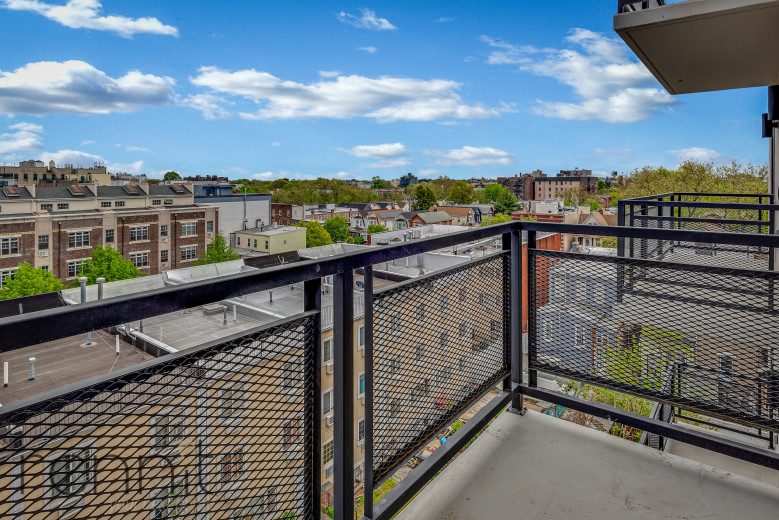 933 Rogers Ave, Apt 6D Image 1