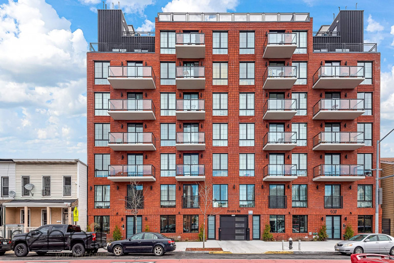 933 Rogers Ave, Apt 6D Image 8