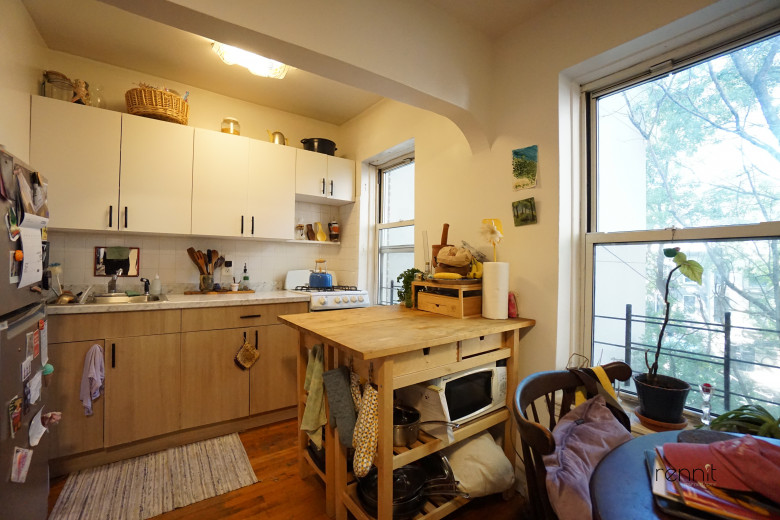879 Park Ave, Apt 2 Image 2