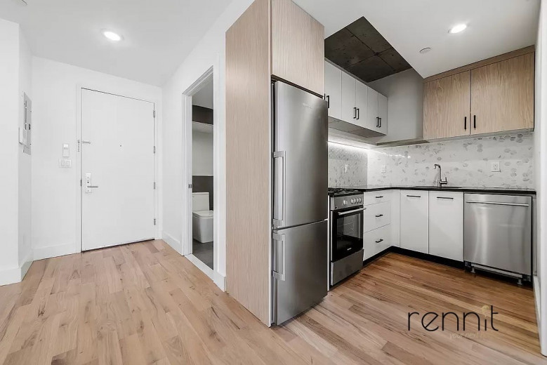 676 New York Ave, Apt 5B Image 2