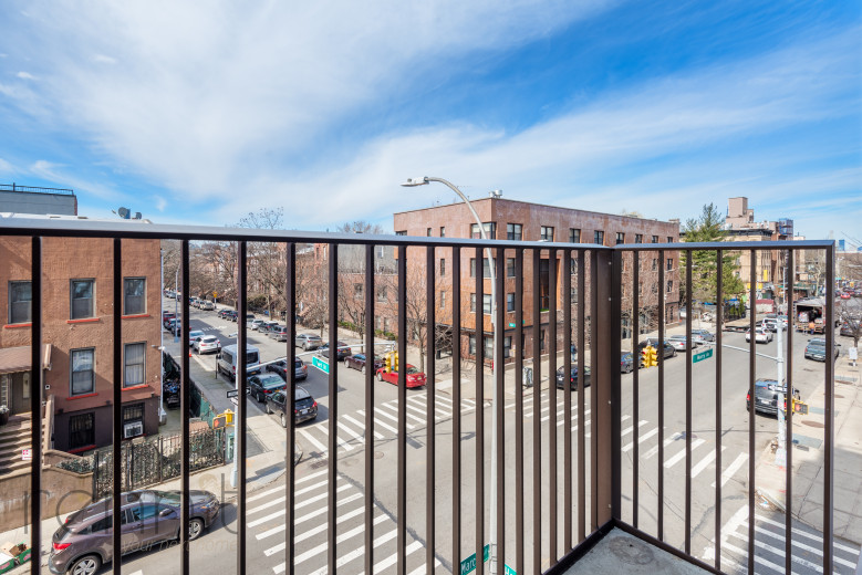 633 Marcy Ave, Apt 403 Image 4