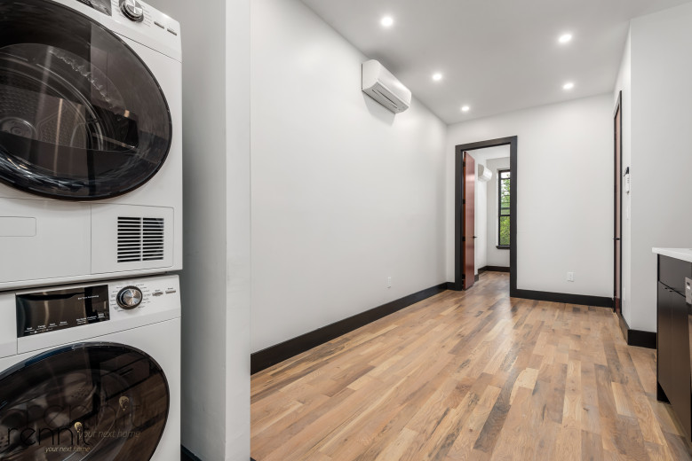 127 Thames St, Apt 4L Image 2