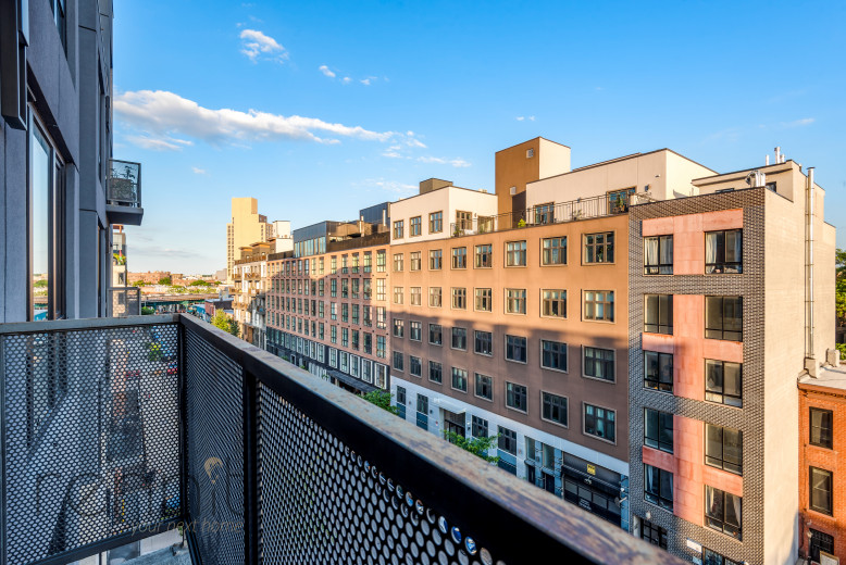 853 Lexington Ave, Apt 5A Image 3